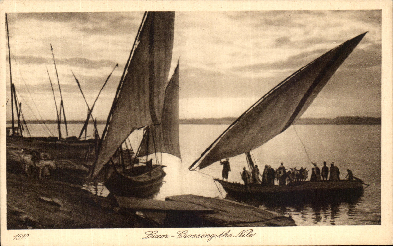 CPA Luxor CRossing the Nile Egypte Bateaux