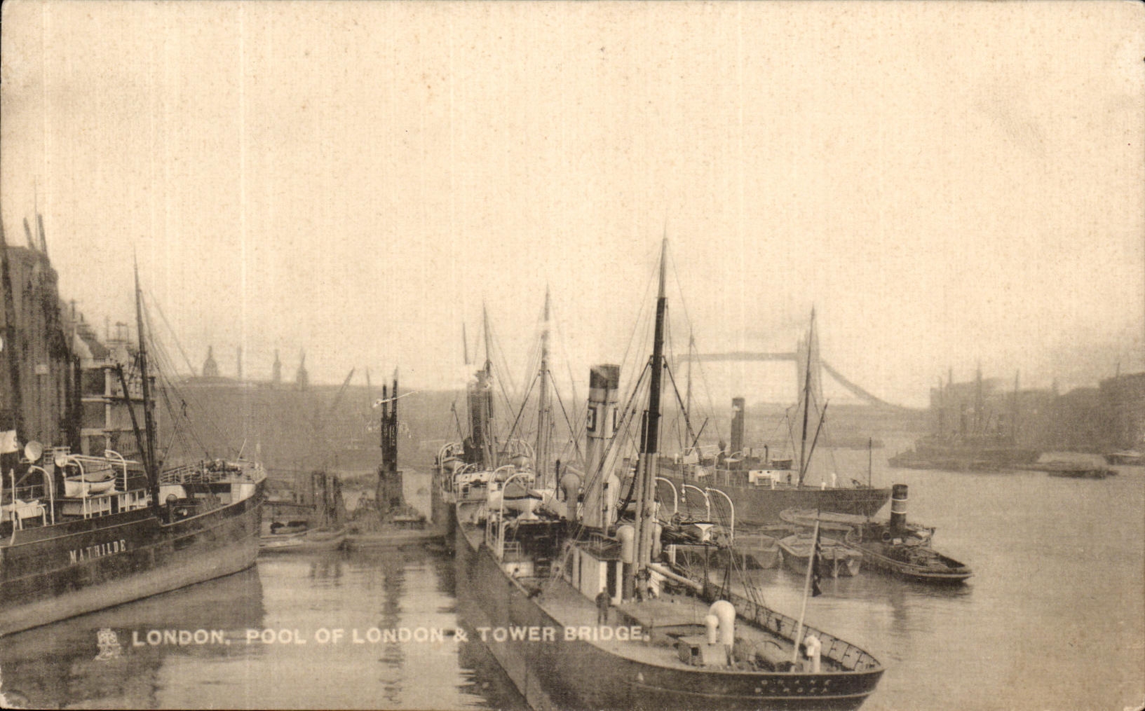 CPA London Pool of London Tower Bridge Bateaux Mathilde