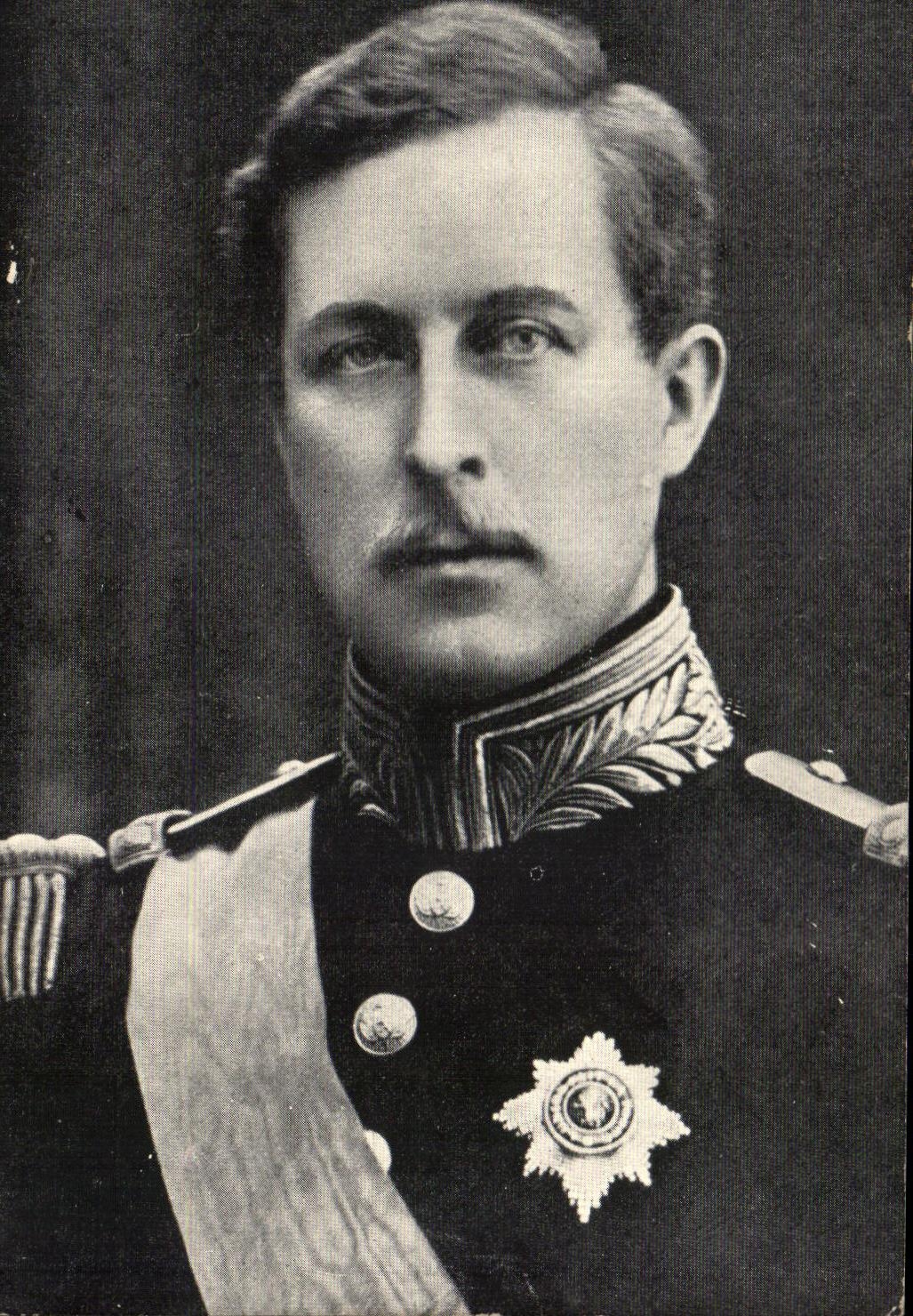 Portrait d'un officier en uniforme — éditeur Moos, Genève