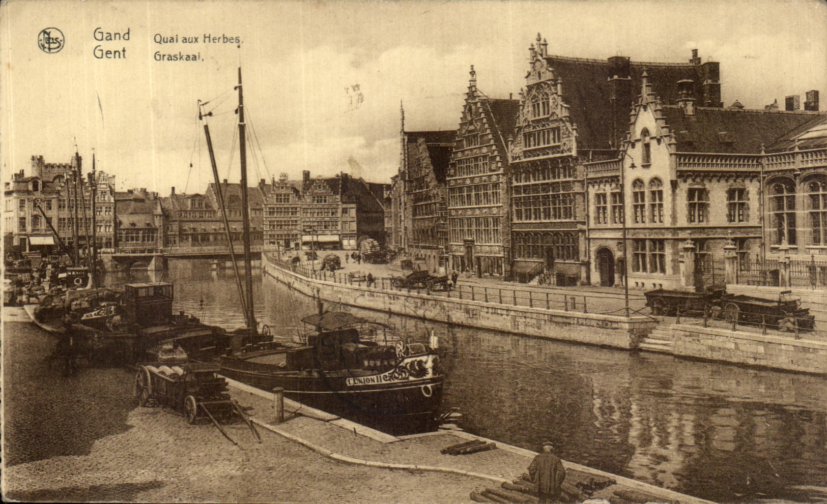 CPA Gand Quai Aux Herbes Bateau