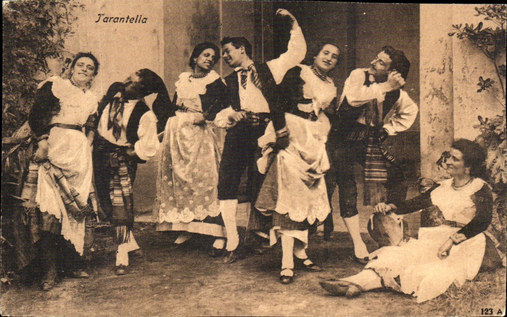 CPA Tarantella Folklore Costume