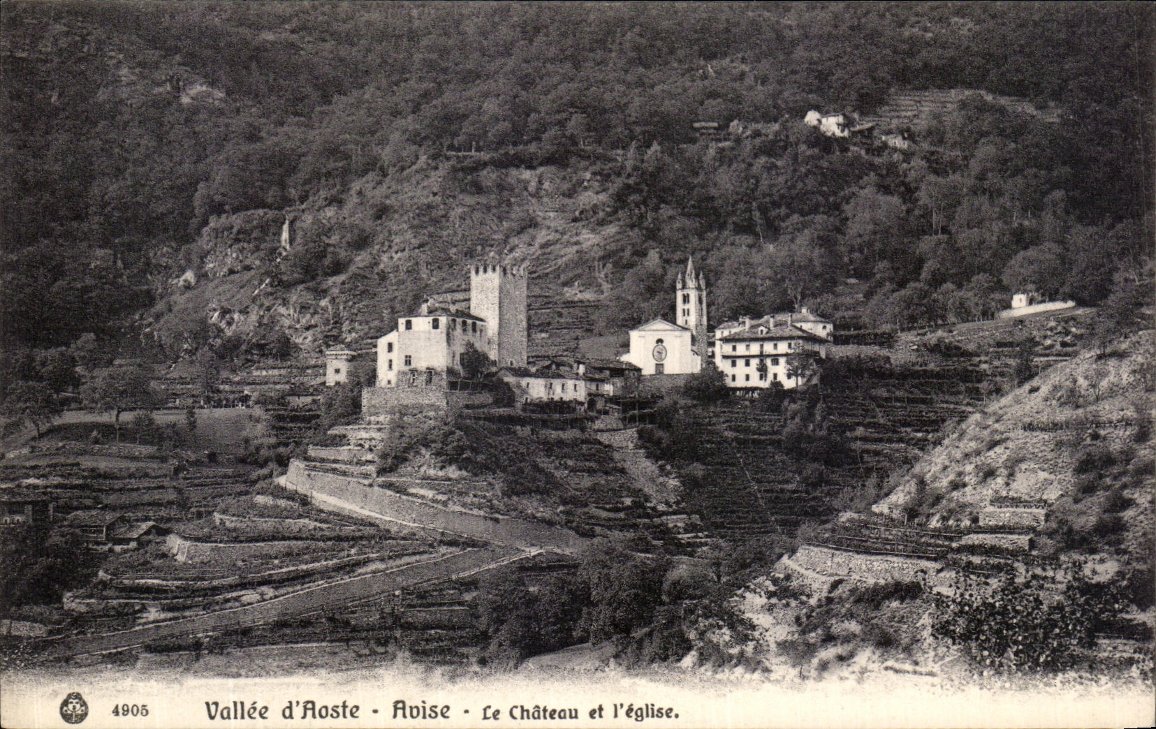 CPA Vallee d Aoste Aoise Le Chateau et l eglise