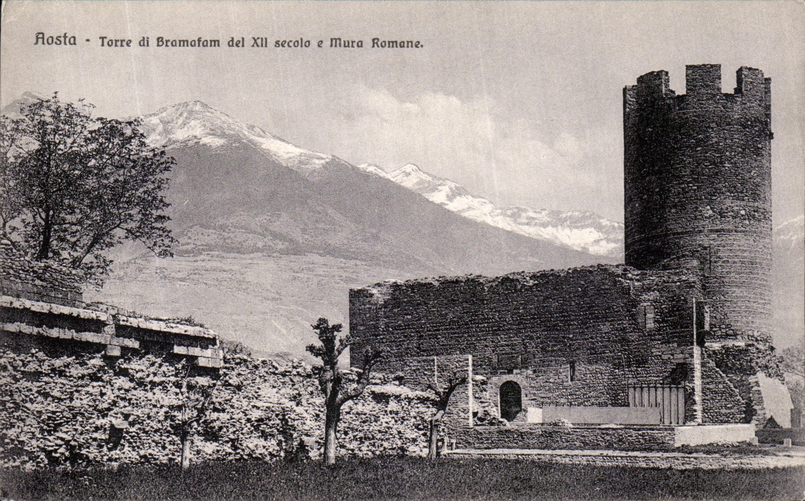 CPA Aosta Torre di Bromofom del XII secolo e Mura romane
