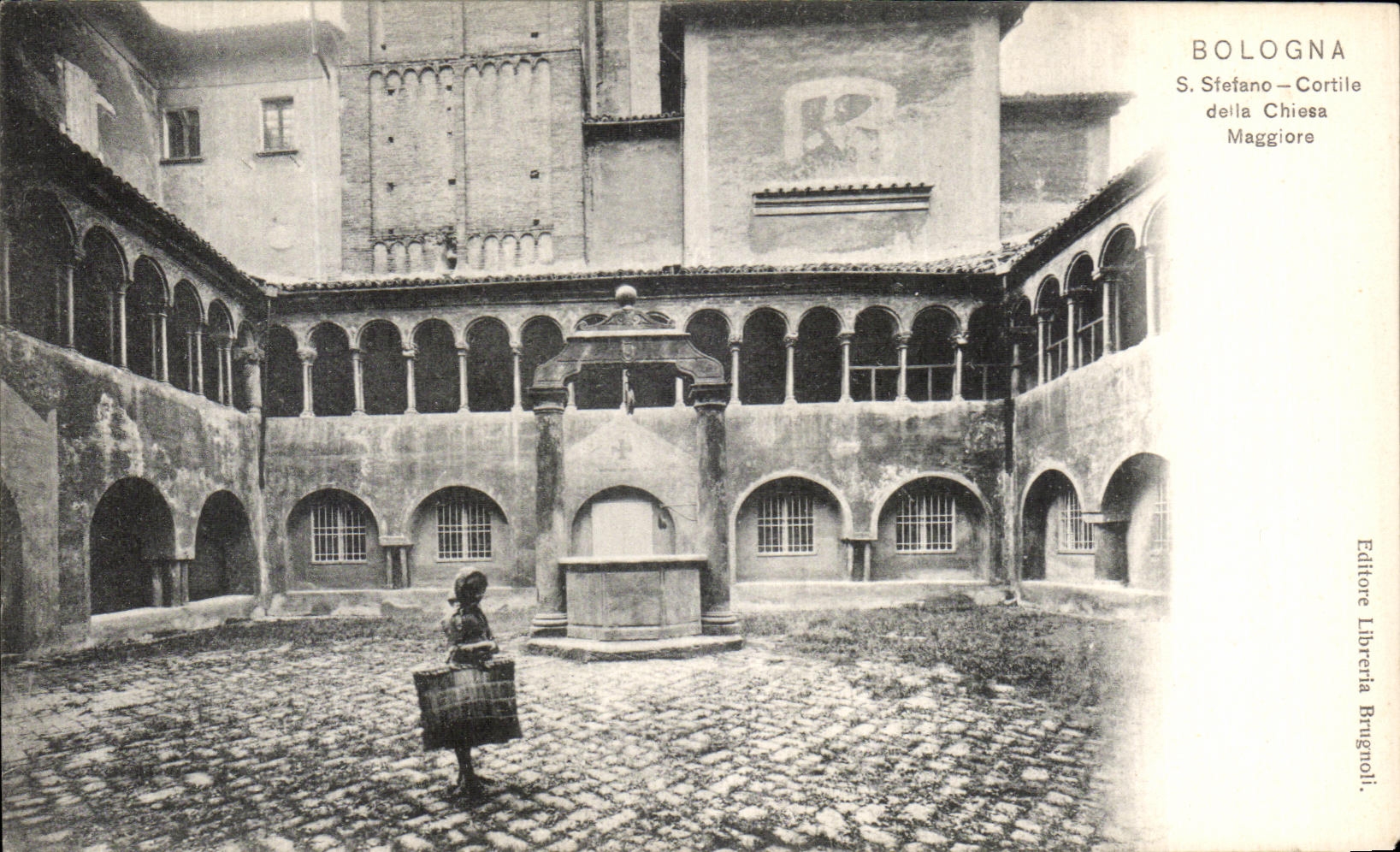 CPA Bologna S Stetano Cortile della Chiesa Maggiore