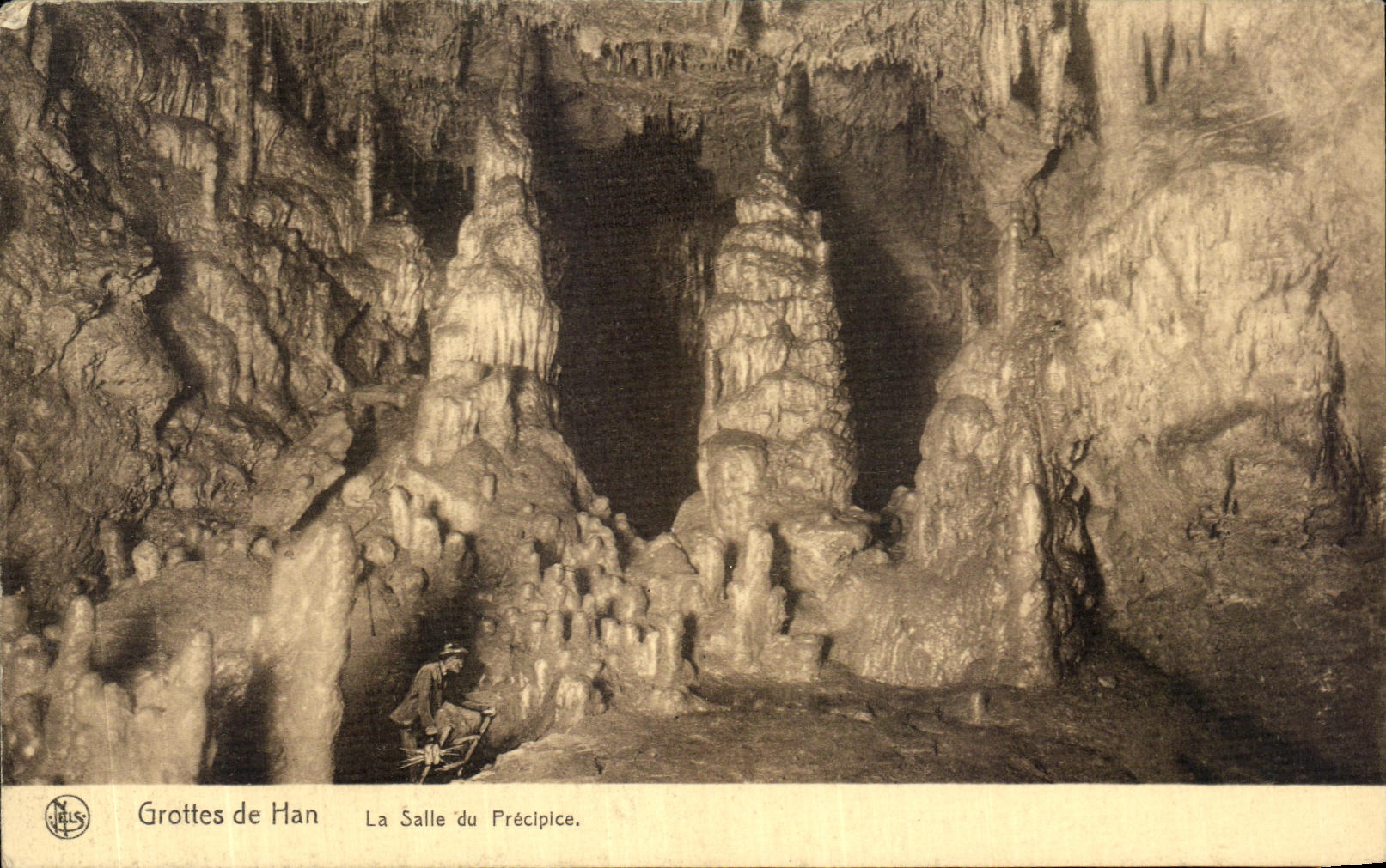 CPA Grottes de Han La Salle du Precipice