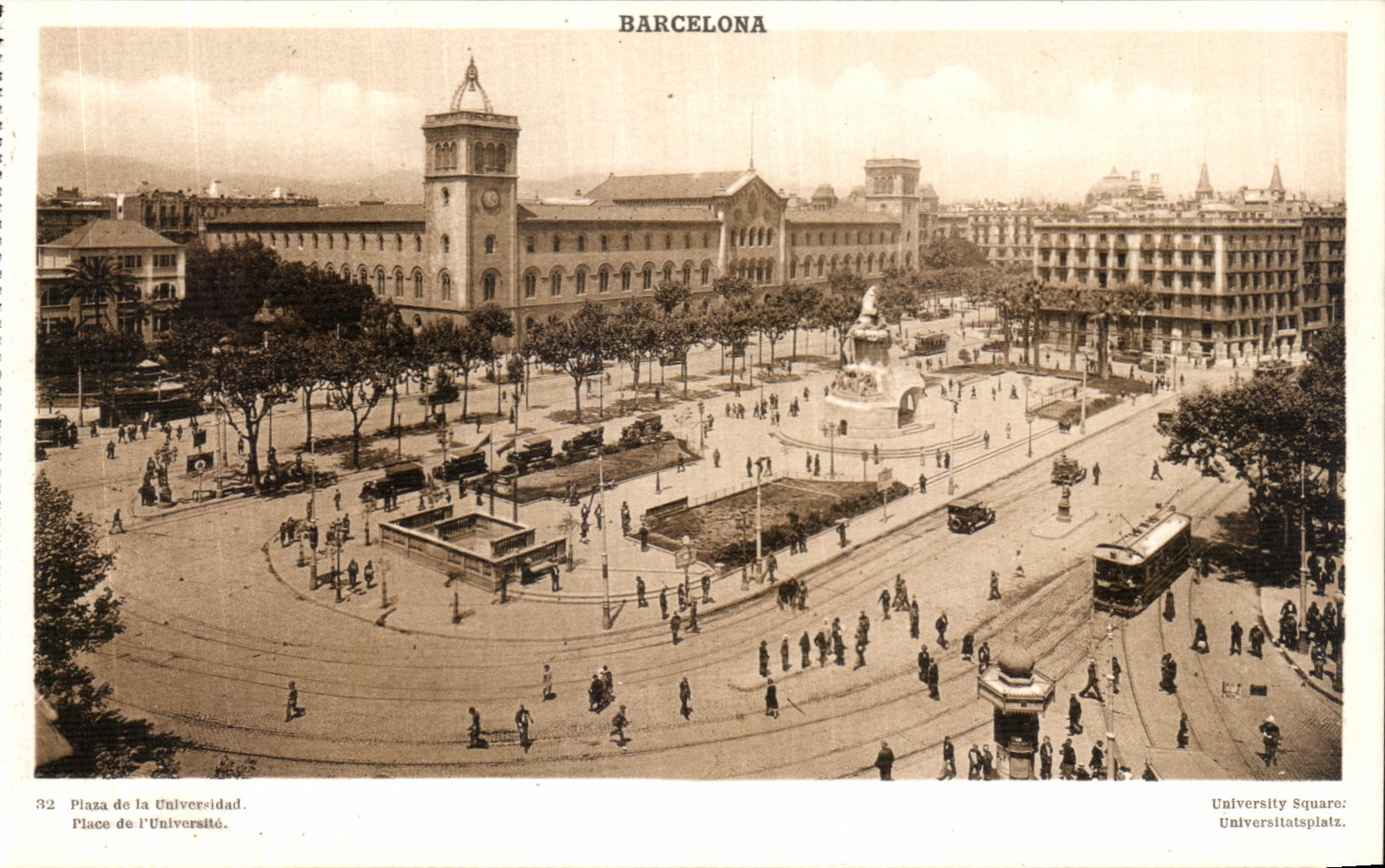 Barcelone — Place de l'Université — L. Holatz, fot. - Barcelone