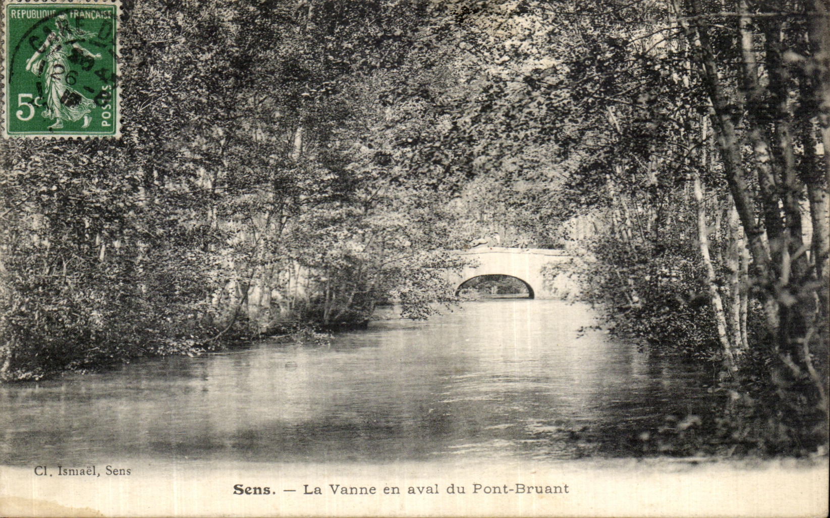 Sens — La Vanne en aval du Pont-Bruant — Cl. Isniaël, Sens