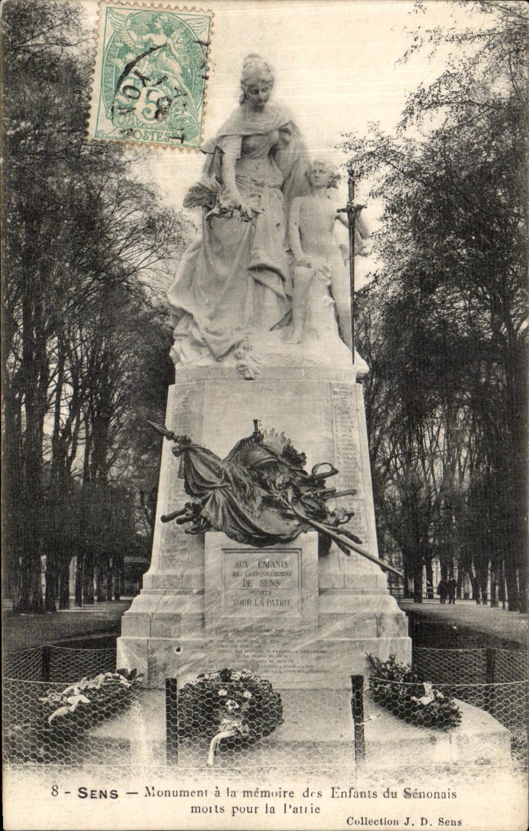 CPA Sens Monument a la Memorire des Enfants du Senonais morts pour la patrie Militaria
