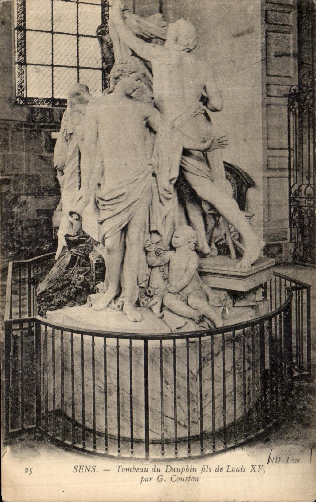 SENS — Tombeau du Dauphin fils de Louis XV, par G. Coustot