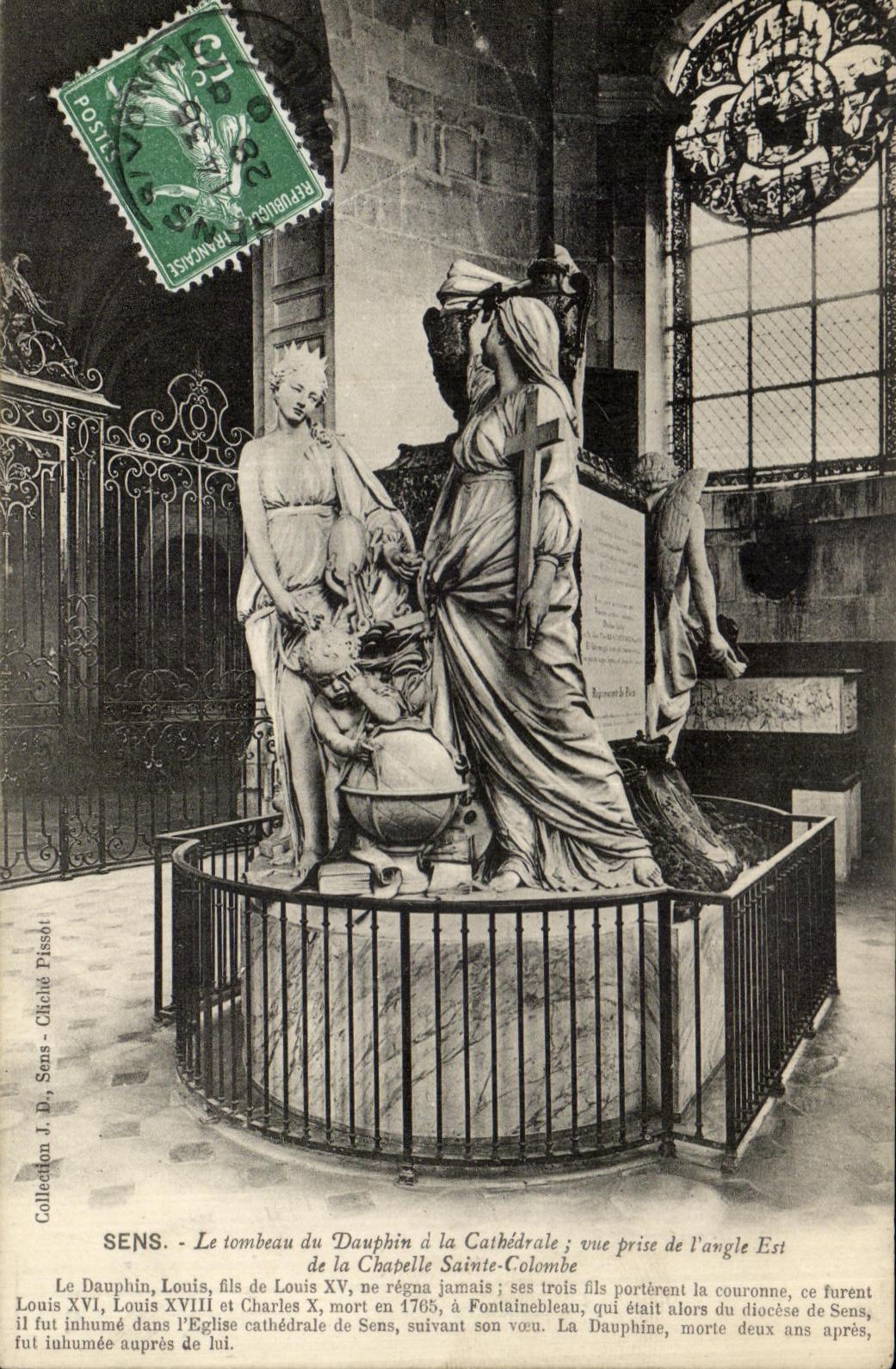 Sens - Le tombeau du Dauphin à la Cathédrale ; vue prise de l'angle Est de la Chapelle Sainte-Colombe