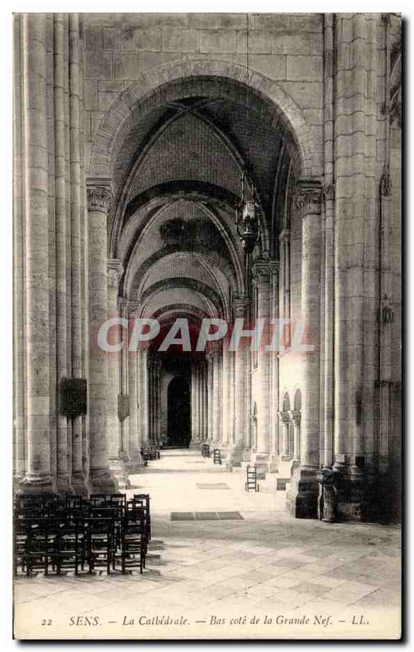 CPA Sens La Cathedrale Bas cote de la Grande nef