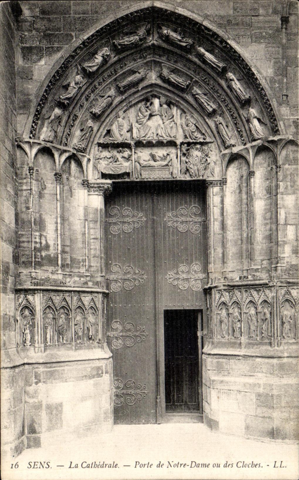 Sens — La Cathédrale — Porte de Notre-Dame ou des Cloches — LL. — N°16