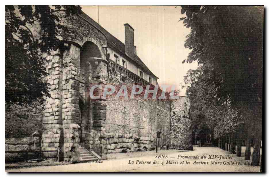 SENS — Promenade du XIV-Juillet — La Poterne des 4 Mares et les Anciens Murs Gallo-romains
