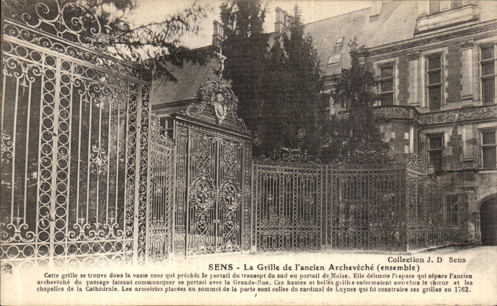 Sens - La Grille de l'ancien Archevêché (ensemble) — Collection J. D. Sens