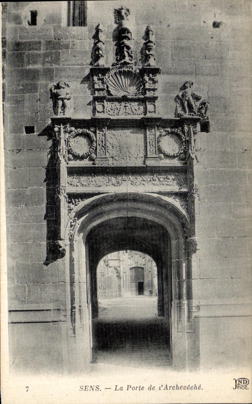 SENS. — La Porte de l'Archevêché. — JND.ROT. — N°7