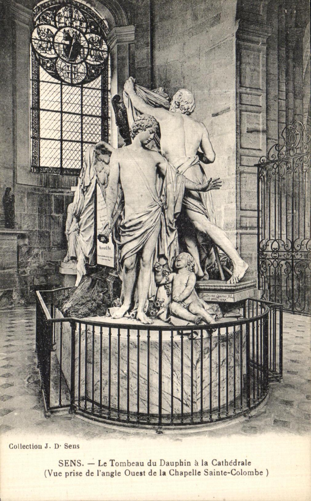 SENS — Le Tombeau du Dauphin à la Cathédrale (Vue prise de l'angle Ouest de la Chapelle Sainte-Colombe) — Collection J. D' Sens