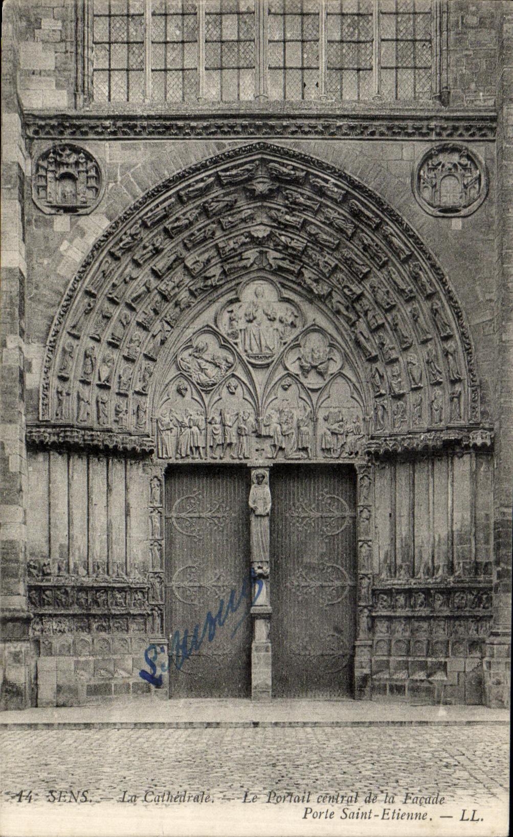 Sens — La Cathédrale — Le Portail central de la Façade Porte Saint-Etienne — LL.