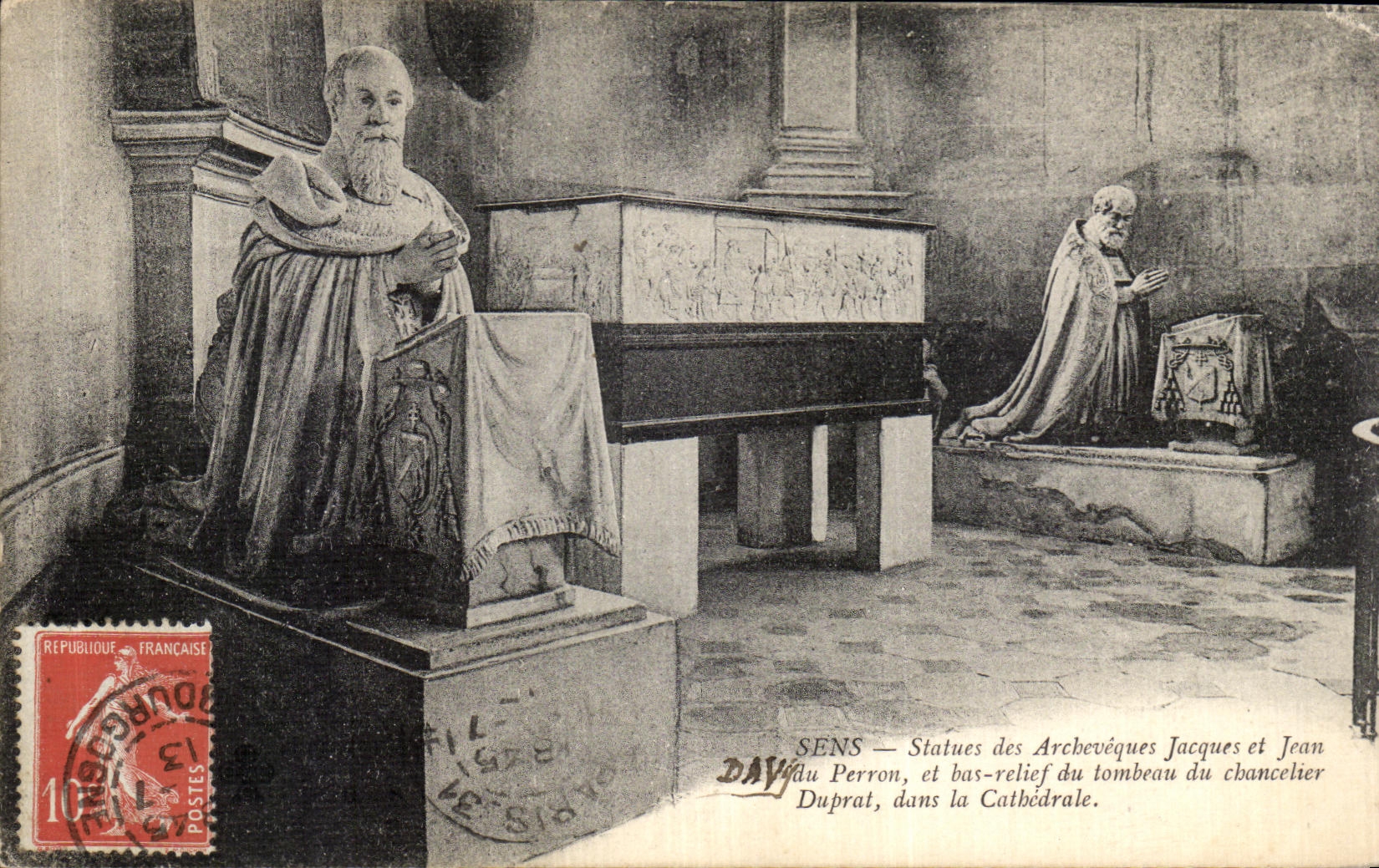 SENS — Statues des Archevêques Jacques et Jean du Perron, et bas-relief du tombeau du chancelier Duprat, dans la Cathédrale.