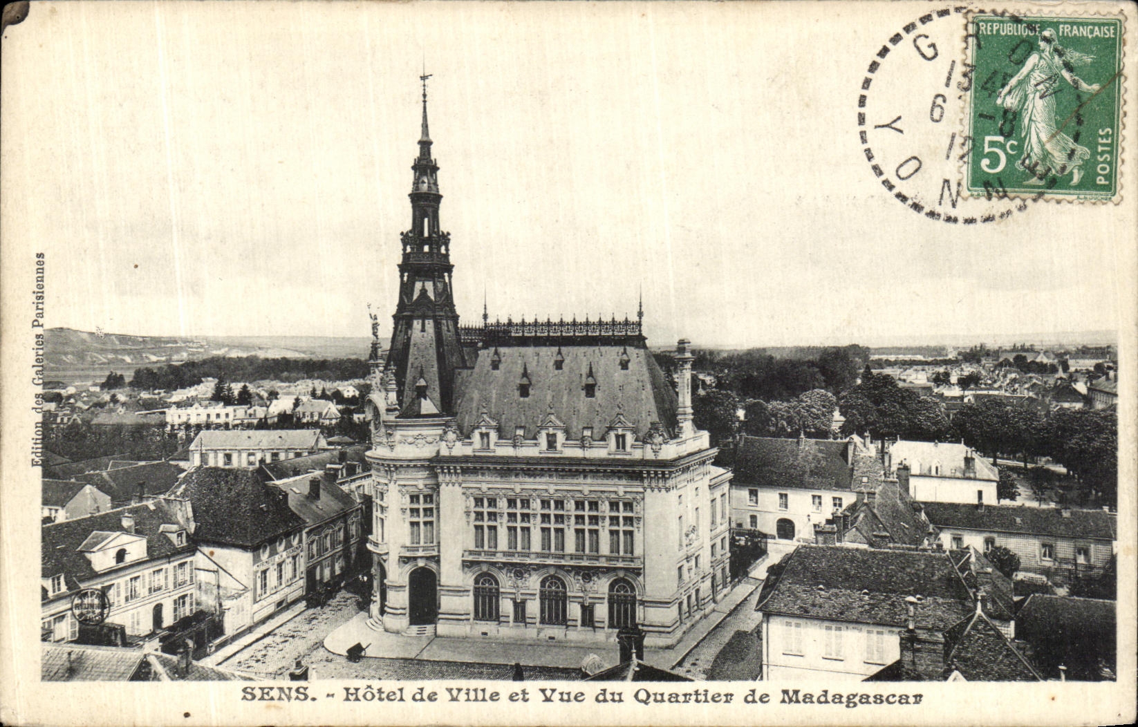SENS. - Rathaus und Ansicht des Quartiers Madagascar — Edition der Parisiennes Galerien