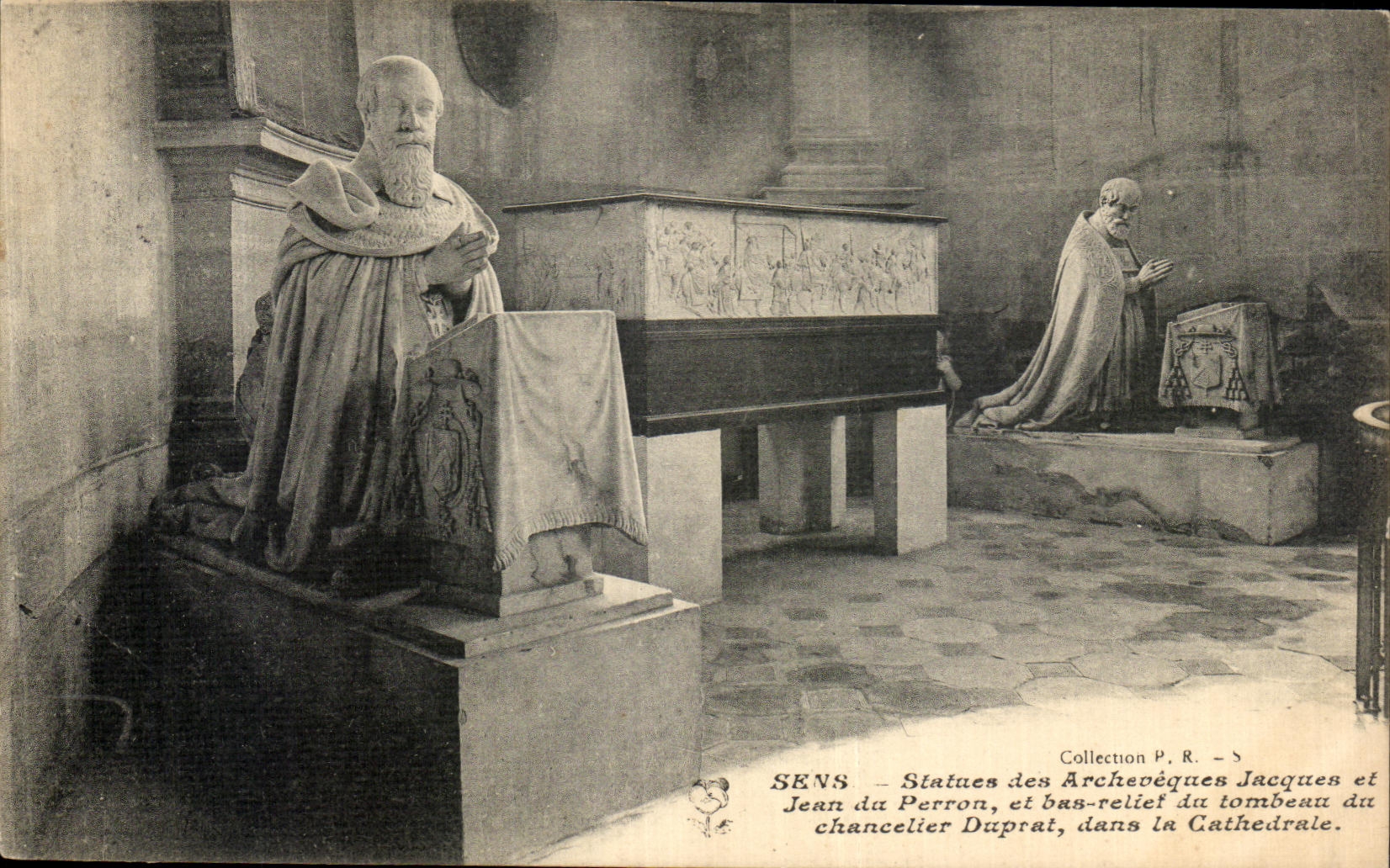 Sens — Statues des Archevêques Jacques et Jean du Perron, et bas-relief du tombeau du chancelier Duprat, dans la Cathédrale — Collection P. R. - S