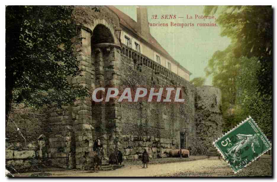 CPA Sens La Poterne anciens Remparts Romains