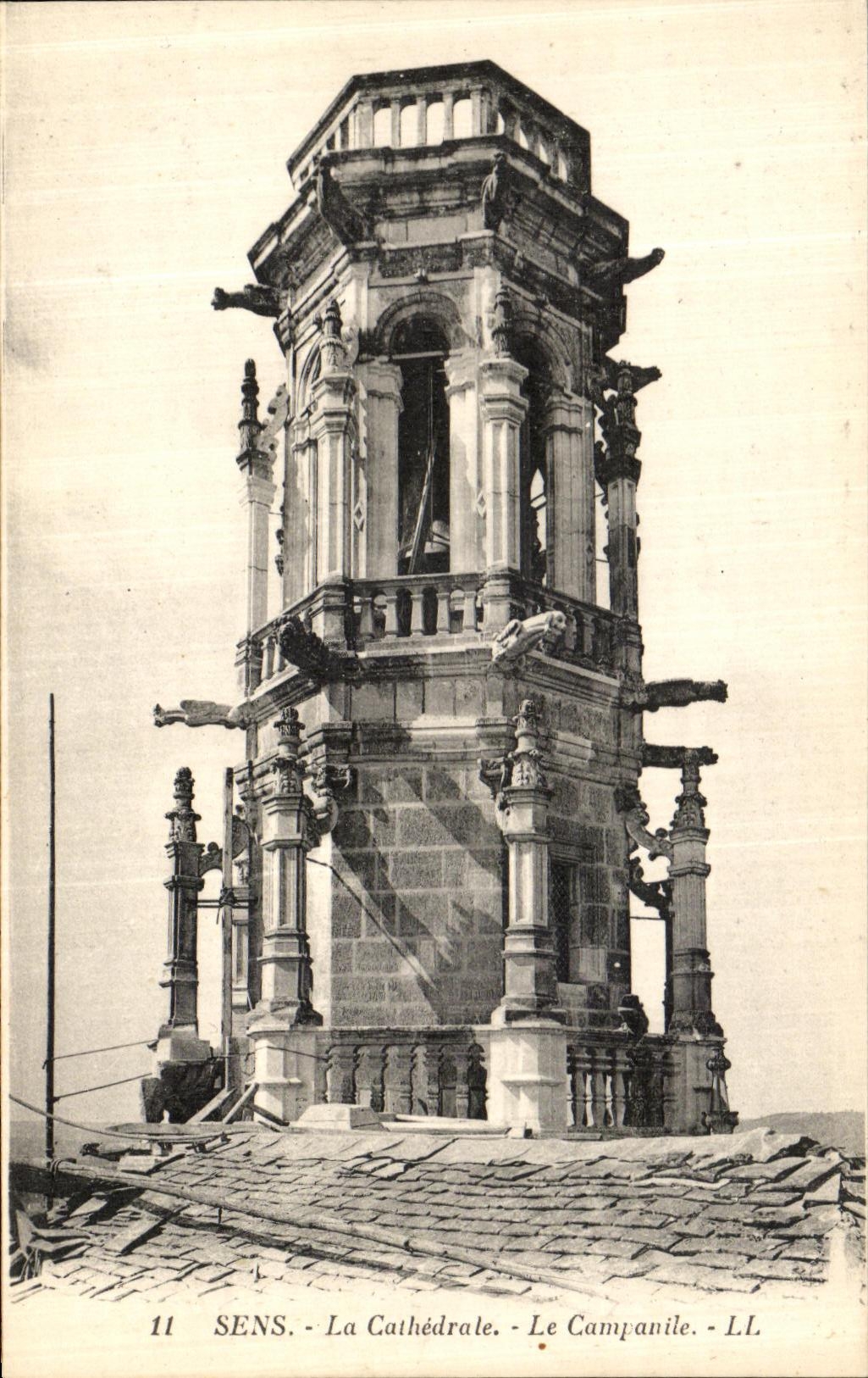 Sens — Die Kathedrale — Der Glockenturm — LL