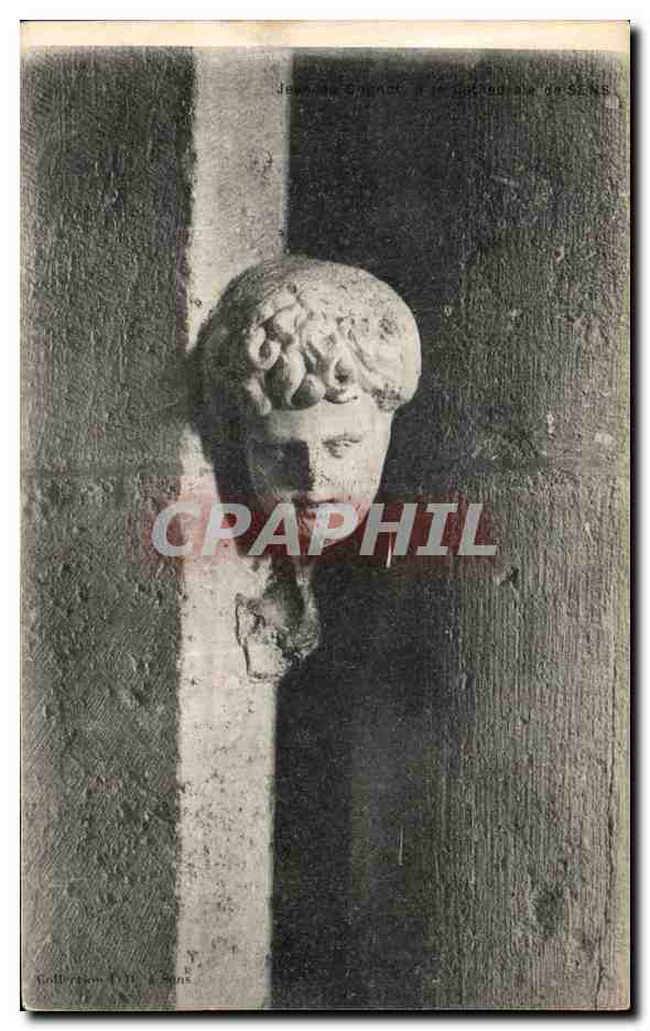 Tête sculptée — détail de la façade de la cathédrale de Saintes — éditeur : Collection F. de Fons