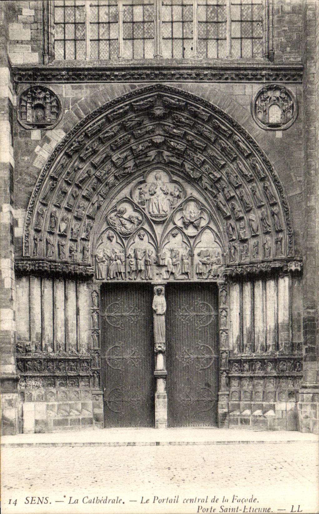 Sens — La Cathédrale — Le Portail central de la façade, Porte Saint-Étienne — LL