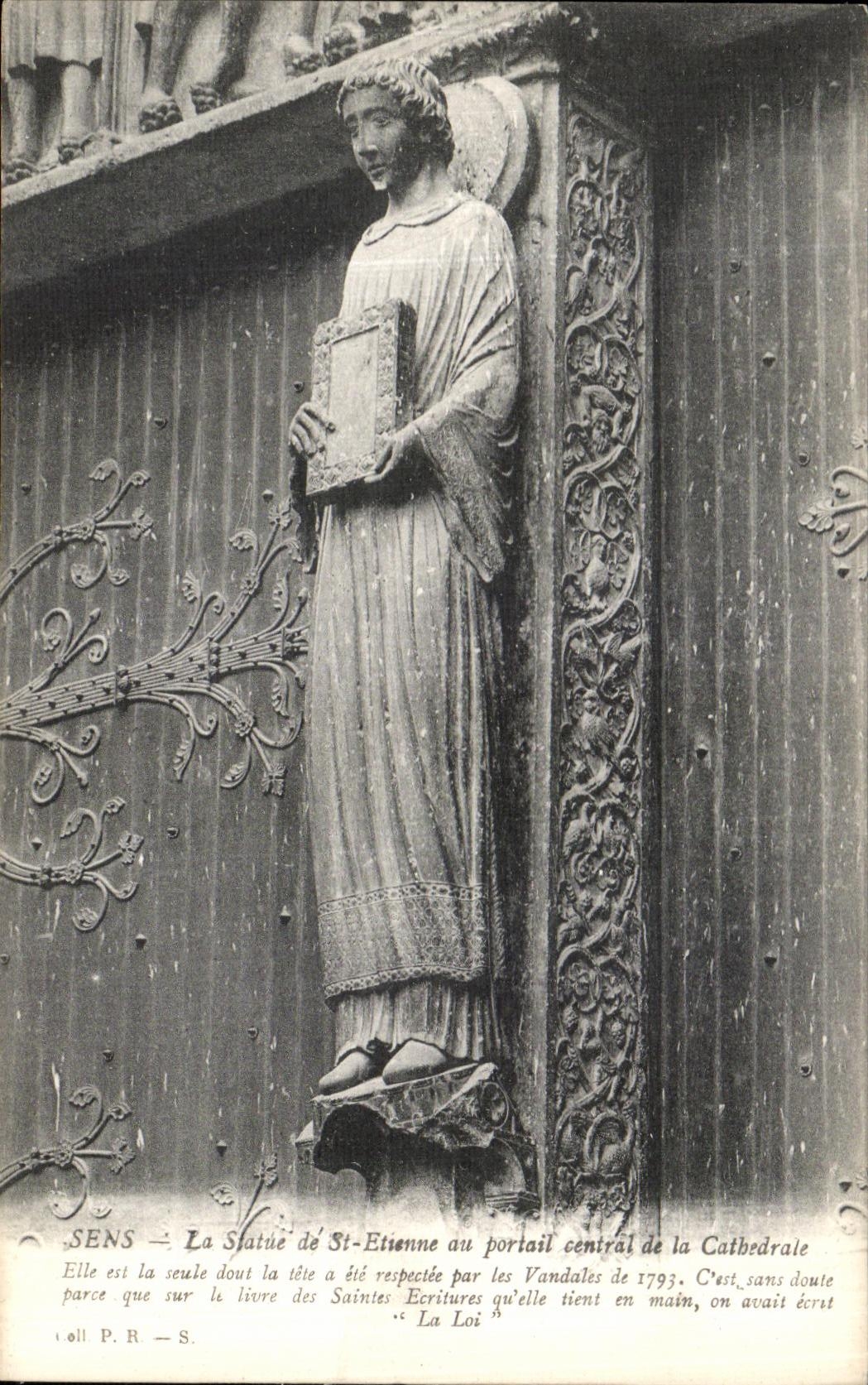 Sens — Statue de Saint-Étienne au portail central de la cathédrale — P. R.-S.