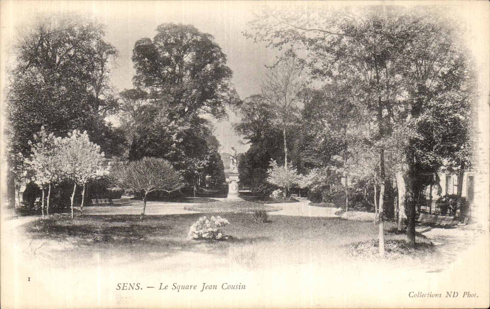 SENS — Le Square Jean Cousin — Collections ND Phot.