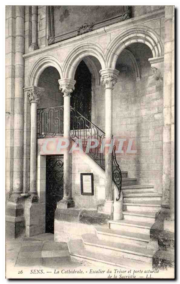 Sens — La Cathédrale. Escalier du Trésor et porte actuelle de la Sacristie — L.L.