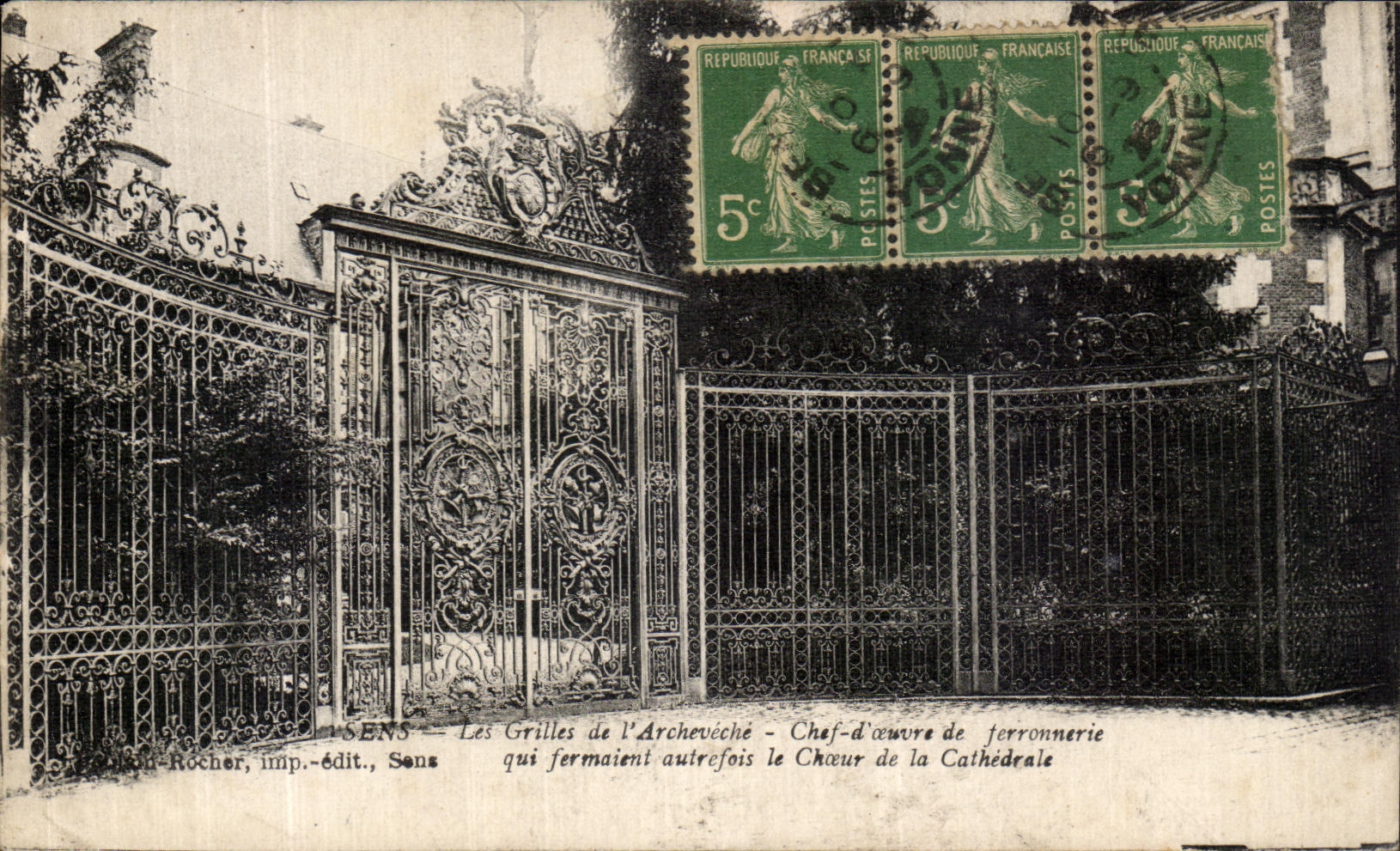 Sens — Les Grilles de l'Archevêché — Chef-d'œuvre de ferronnerie qui fermaient autrefois le Chœur de la Cathédrale — imp.-édit. Rocher, Sens