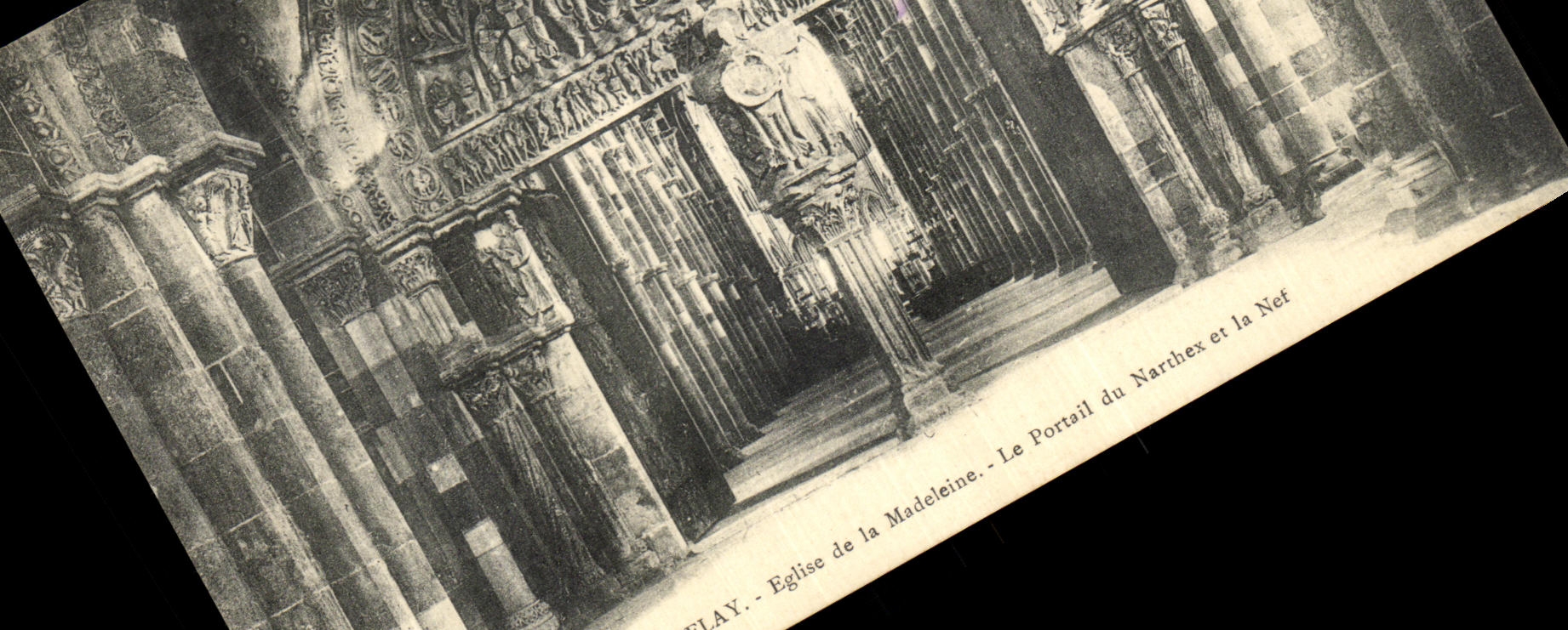 Flay - Église de la Madeleine - Le Portail du Narthex et la Nef