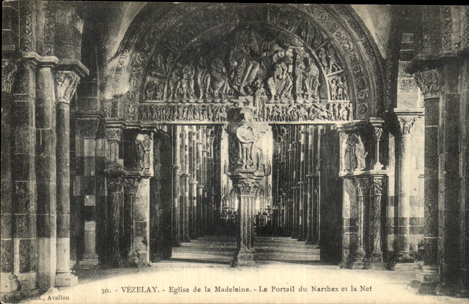 VÉZELAY - Église de la Madeleine - Le Portail du Narthex et la Nef