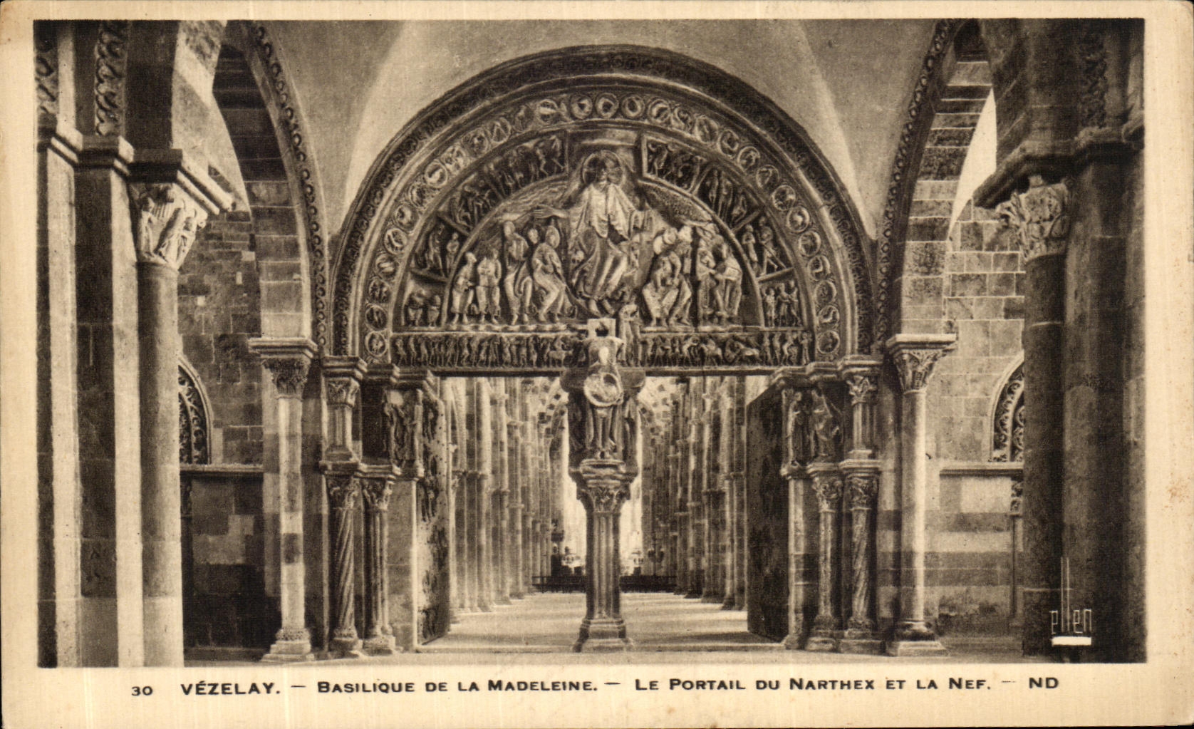 Vézelay — Basilique de la Madeleine — Le Portail du Narthex et la Nef — ND
