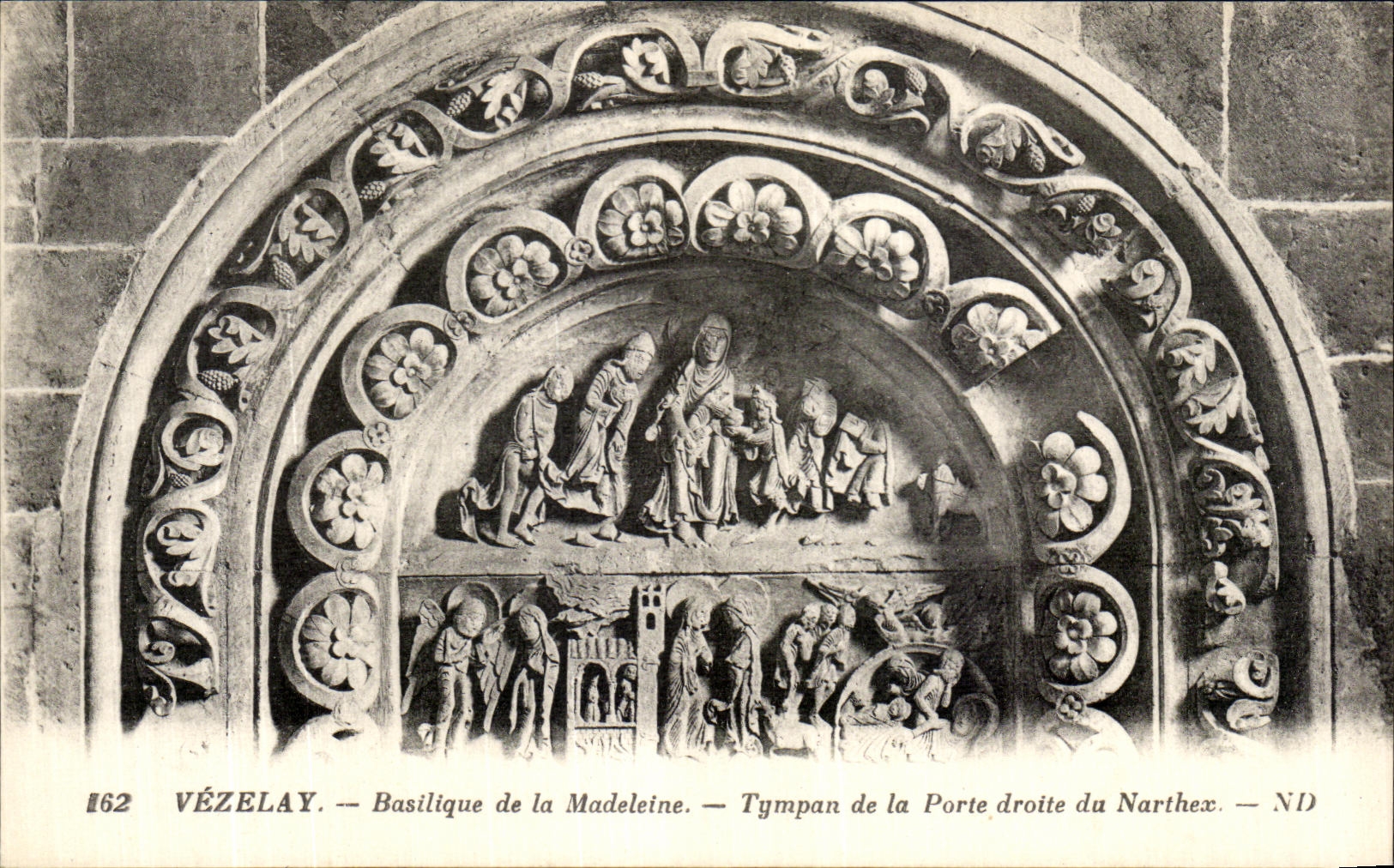 CPA Vezelay Basilique de la madeleine Tympan de la Porte du Narthex