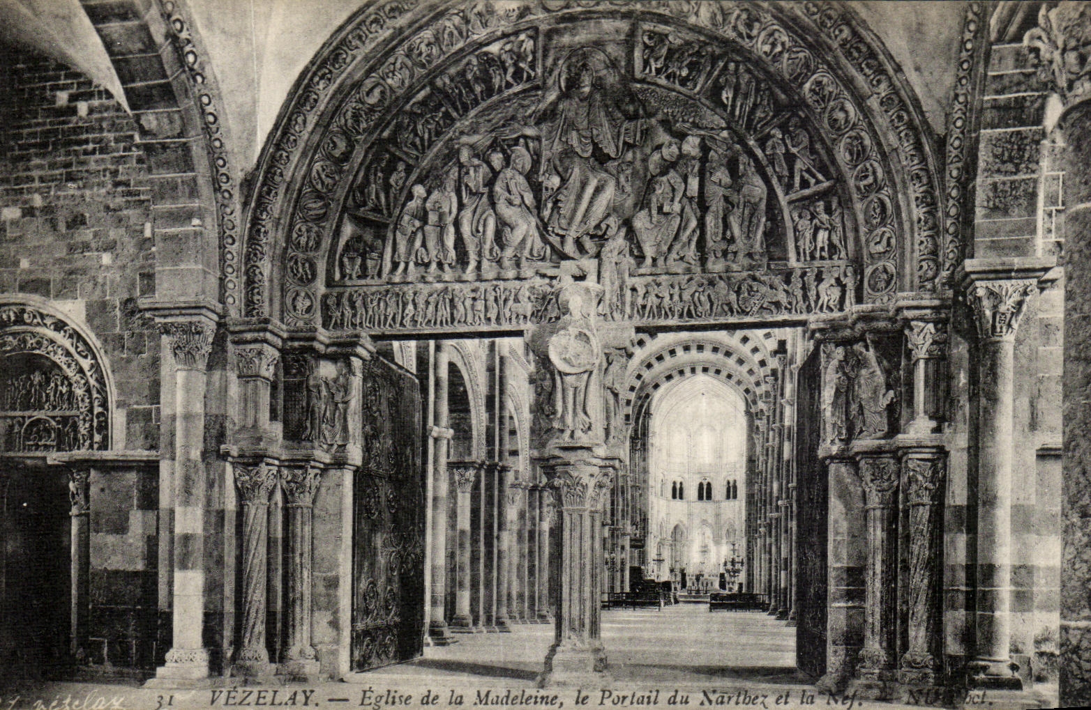 VÉZELAY — Église de la Madeleine, le Portail du Narthex et la Nef — éditeur Laiselax, n°31