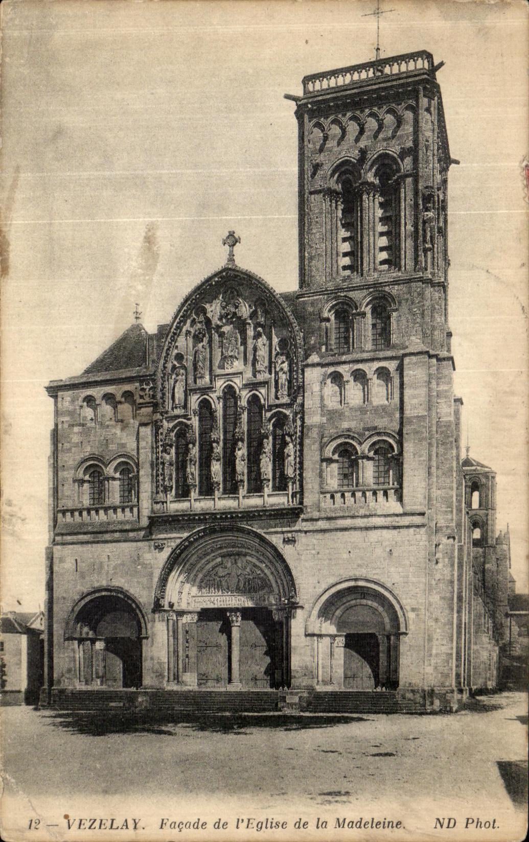 CPA Vezelay Facade De L Eglise De La Madeleine 