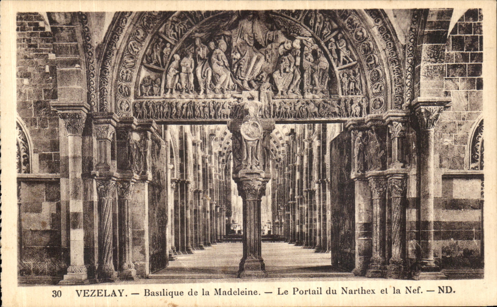 Vézelay — Basilique de la Madeleine — Le Portail du Narthex et la Nef — ND.