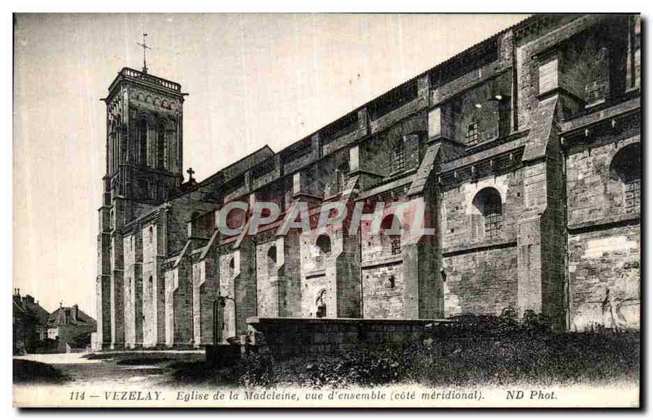CPA Vezelay Eglise de la Madeleine Vue d ensemble 
