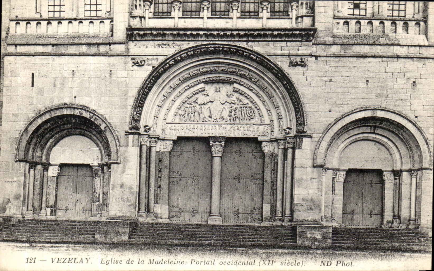 Vézelay — Église de la Madeleine, Portail occidental (XIIe siècle) — ND Phot.