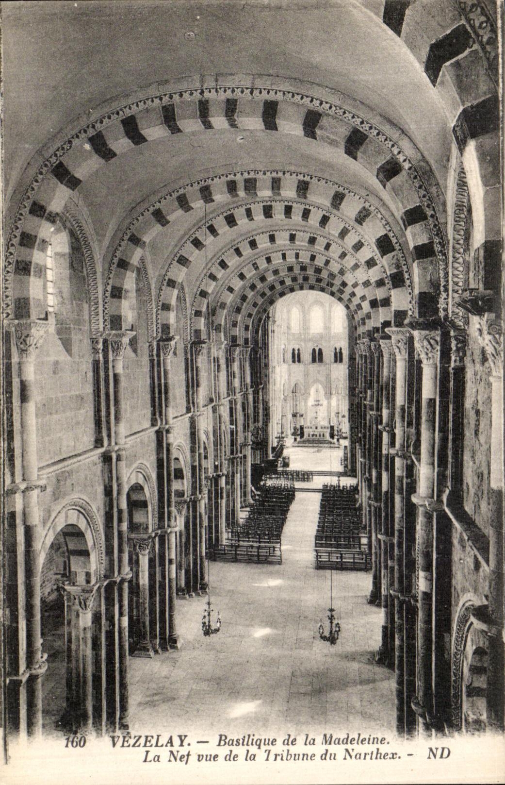Vézelay — Basilique de la Madeleine. La Nef vue de la Tribune du Narthex — ND