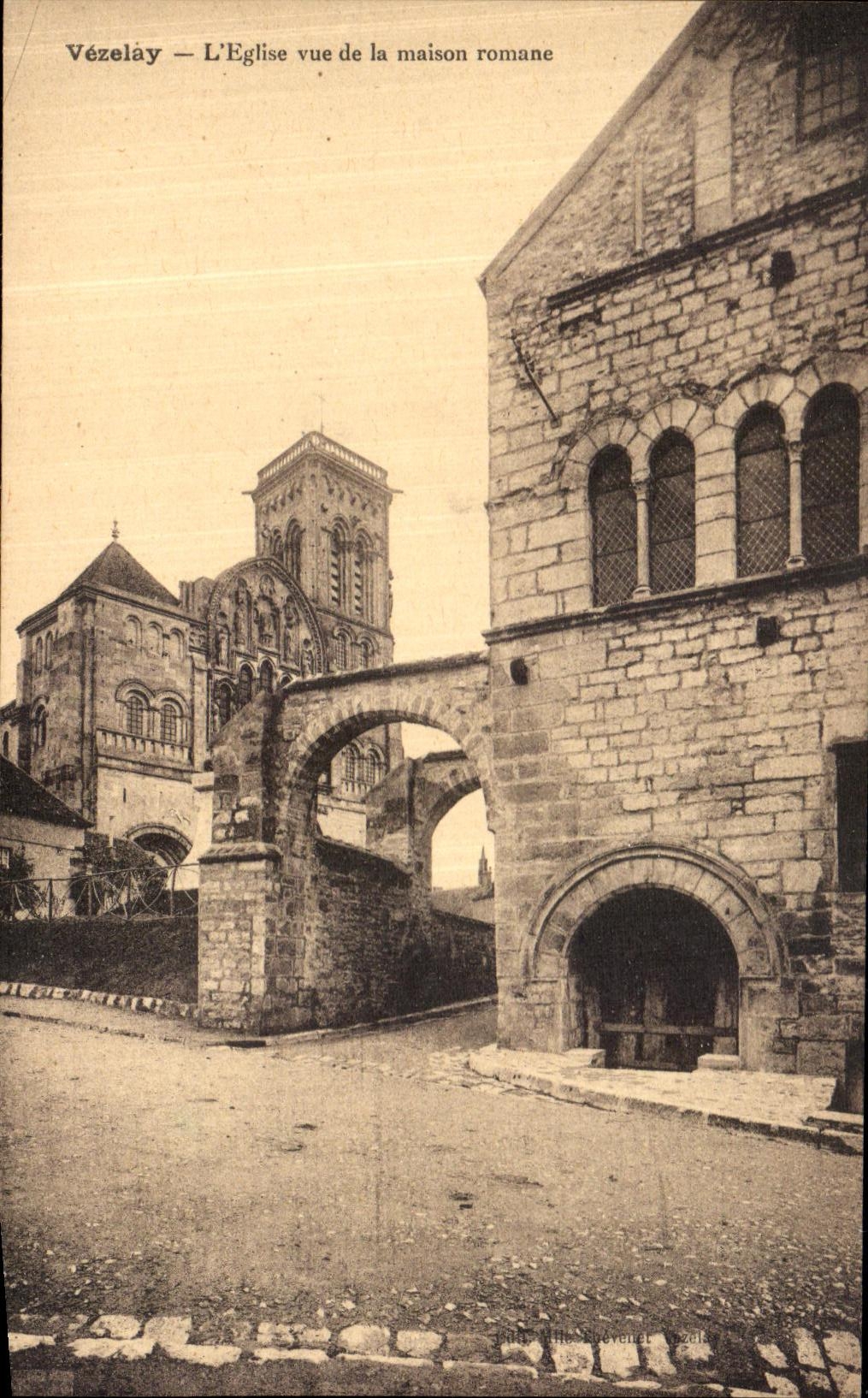 Vézelay — La Chiesa vista dalla casa romana — Editore Vézelay