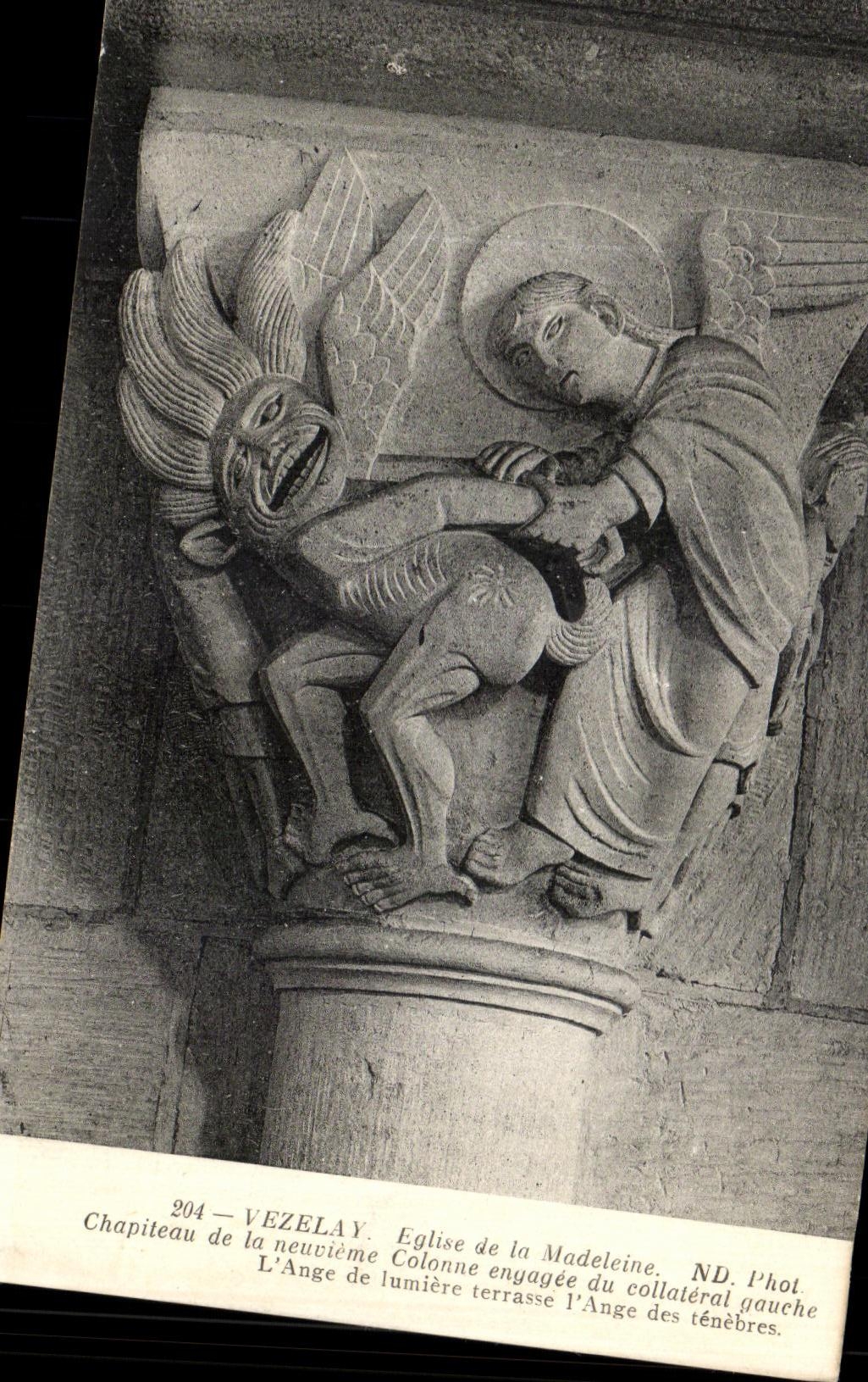 Vezelay — Chapiteau de la neuvième colonne engagée du collatéral gauche, église de la Madeleine — ND. Phot.