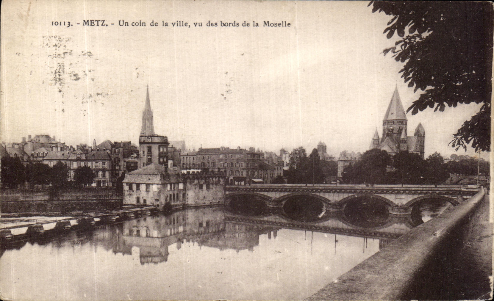 CPA Metz Un Coin de la Ville Vu des bords de la Moselle