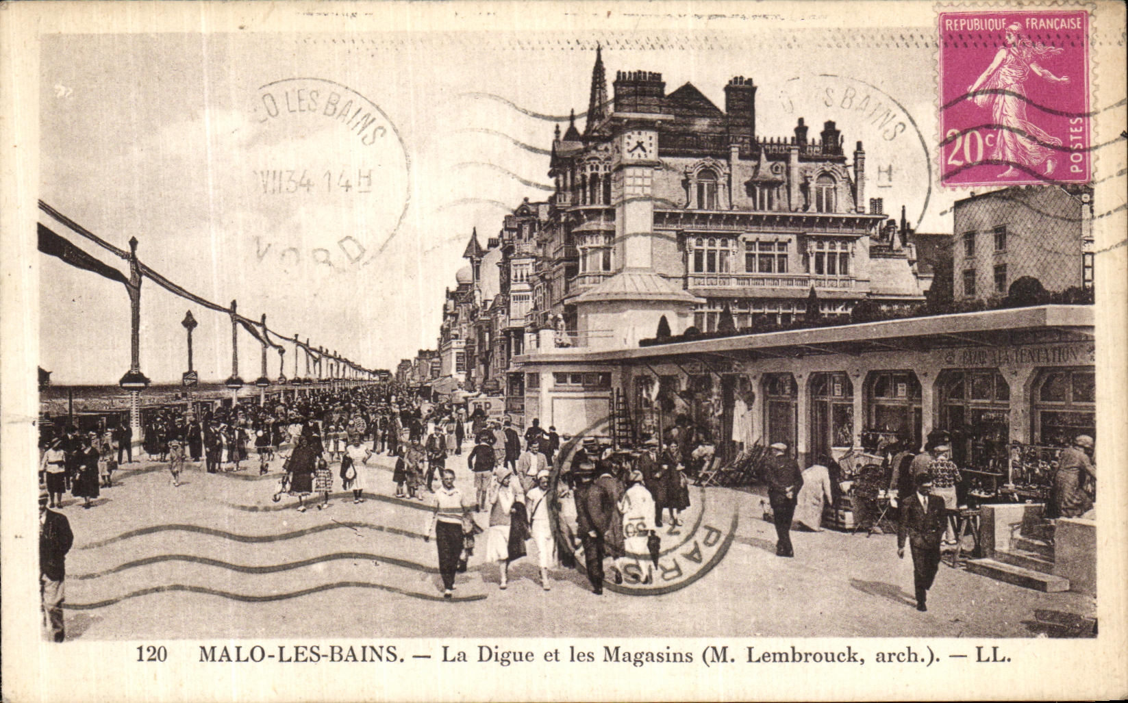 CPA Malo les Bains La digue et les magasins 