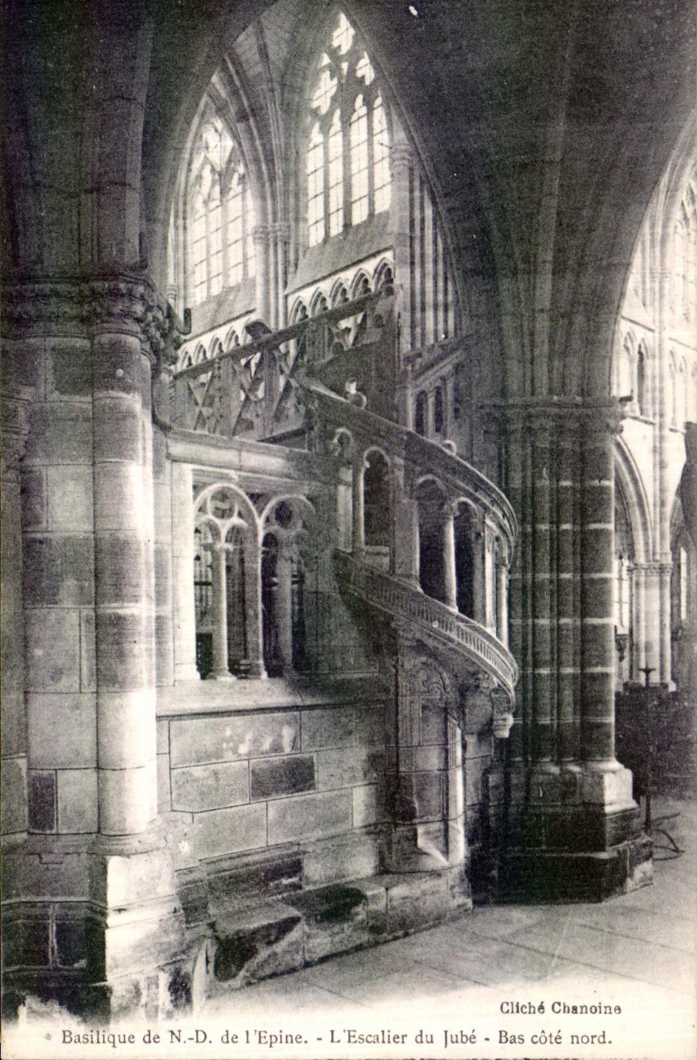 CPA Basilique de ND de l Epine L escalier du jube Bas cote nord