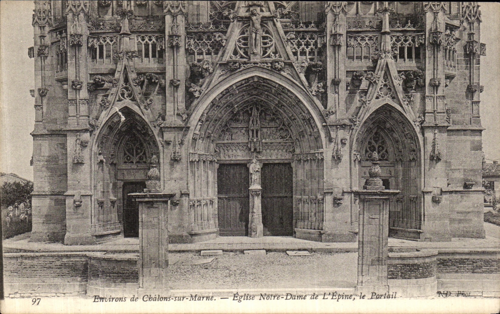 CPA Environs de Chalons Sur Marne Eglise Notre Dame de L Epine le Portail