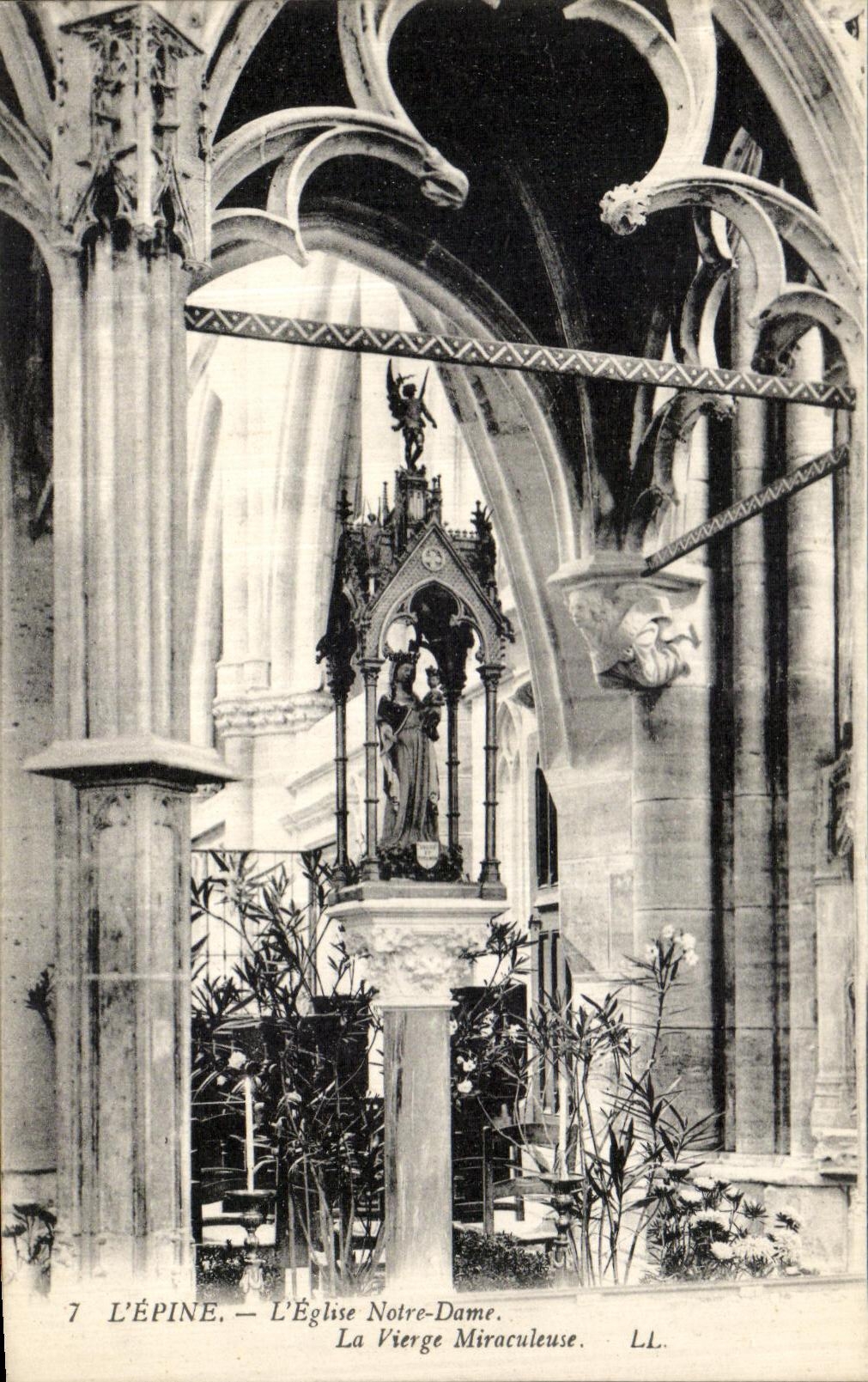 CPA Lepine l Eglise Notre Dame La vierge miraculeuse