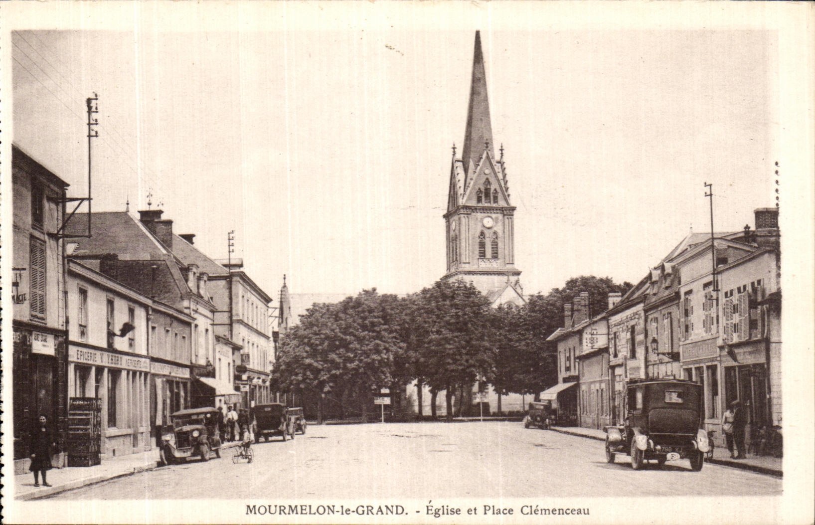 Mourmelon-le-Grand - Église et Place Clémenceau — Librairie Militaire Gudran